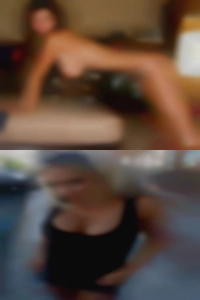 CA naked woman with sexy feet.